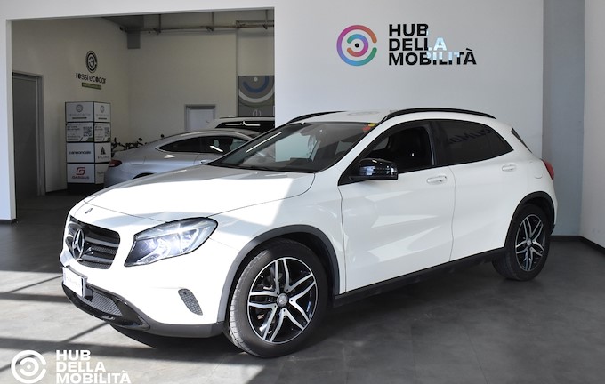 MERCEDES-BENZ GLA 200 d Automatic 4Matic Sport